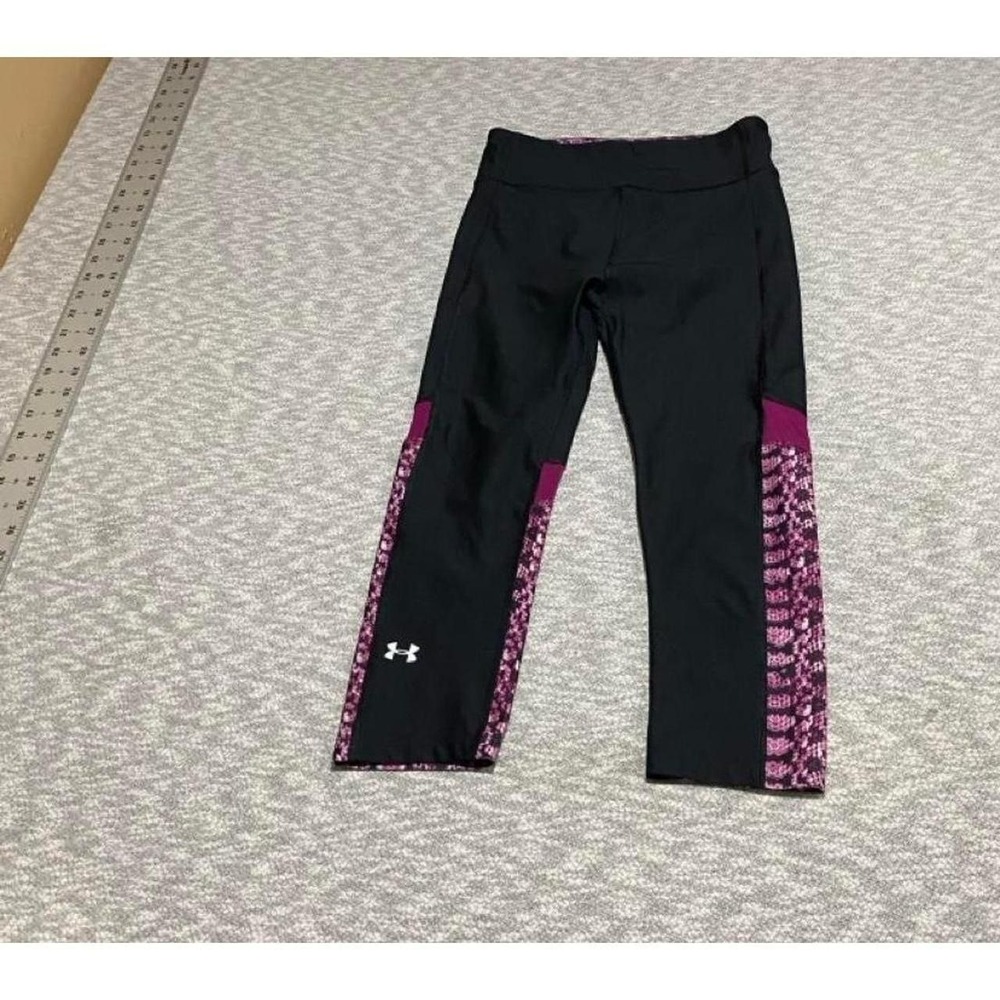 Under Armour black leggings purple snake print on the sides women S/P. SKU-B793